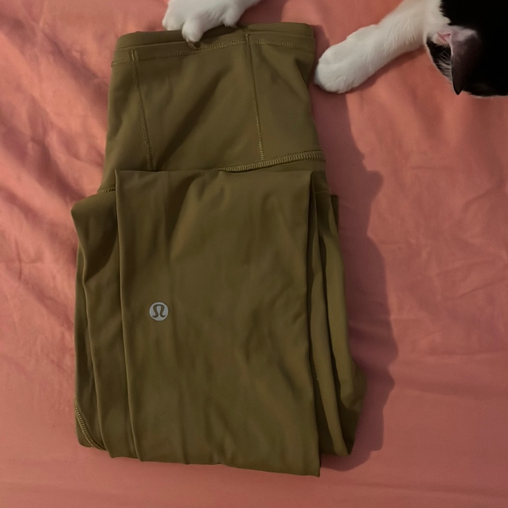 Lulu Lemon size 2 full length leggings with pockets